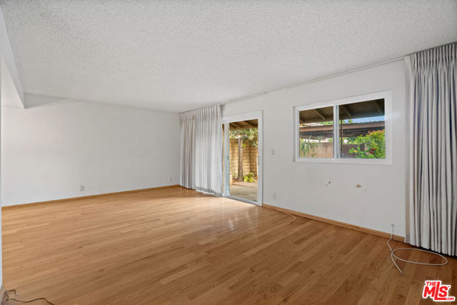 18933 Kittridge Street, 63 photo 5