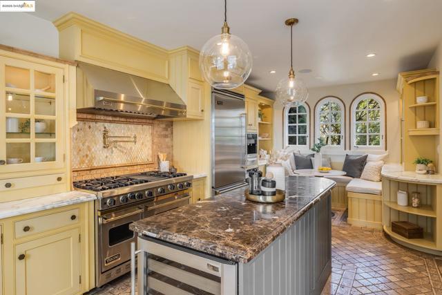 740 Calmar Ave, Oakland CA: https://media.crmls.org/mediaz/b3134abd-5ddd-4bd1-a431-5f6418ea2bd3.jpg