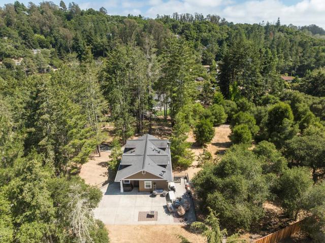 121 Day Valley Lane, Aptos CA: https://media.crmls.org/mediaz/b31356c1-3329-4ffd-a709-2f1b9a6bbcd6.jpg