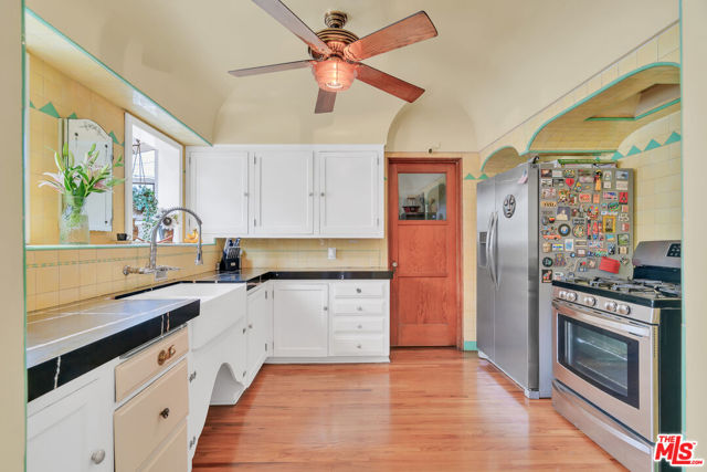 4183 6th Avenue, Los Angeles CA: https://media.crmls.org/mediaz/b3137cbf-3ea5-4019-be19-232c8b2a99b1.jpg