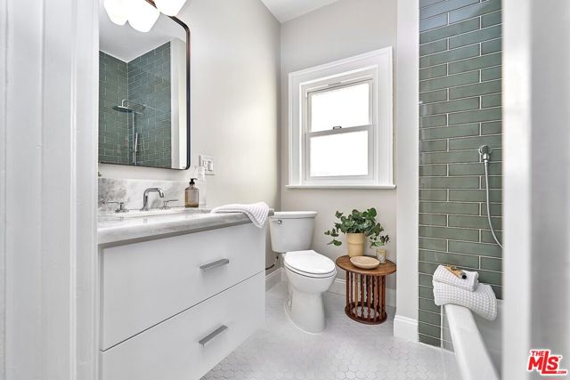 322 S Kingsley Drive, Los Angeles CA: https://media.crmls.org/mediaz/b313a6c7-0022-4cc7-9cb4-99c8e07399e5.jpg
