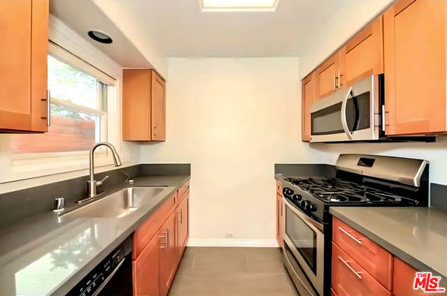 653 Marine Street photo 31