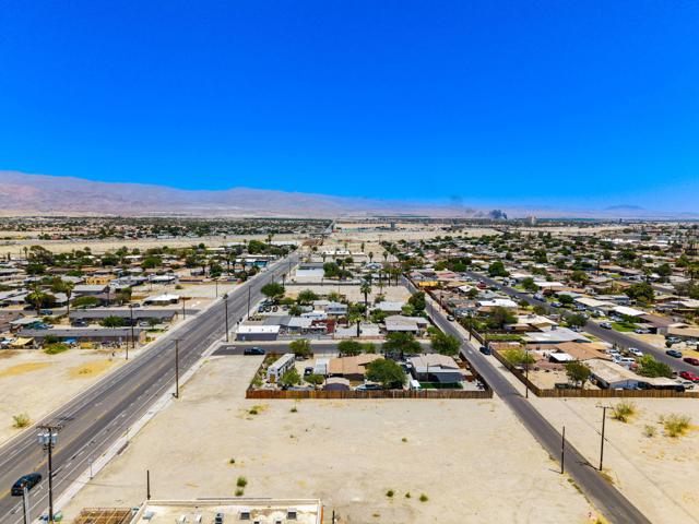 83037 Ave 44, Indio CA: https://media.crmls.org/mediaz/b314eafa-6699-42ef-bc57-5dc6b5ffa2c9.jpg