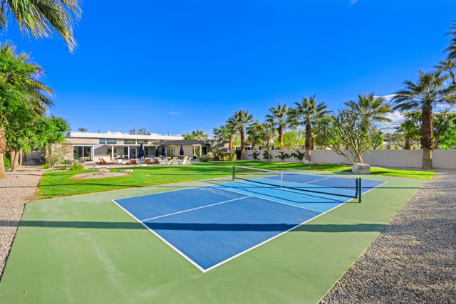 51165 Evangeline Way, La Quinta CA: https://media.crmls.org/mediaz/b3157833-eeb0-4d53-a7da-8d4e40075d04.jpg