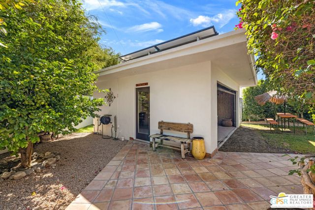 2336 N Girasol Avenue, Palm Springs CA: https://media.crmls.org/mediaz/b315d84e-8f51-44c0-b68c-785c1d4cd031.jpg