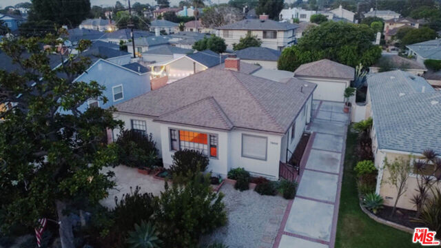 7800 Dunbarton Avenue, Los Angeles CA: https://media.crmls.org/mediaz/b3162eb9-1322-47c0-b284-7a333eea4334.jpg