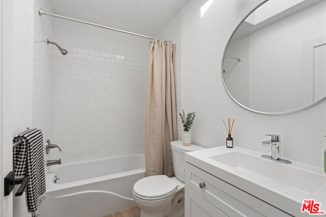 6129 W 76th Street, Los Angeles CA: https://media.crmls.org/mediaz/b3164898-08f4-4c29-a745-f372ffdbbcf5.jpg