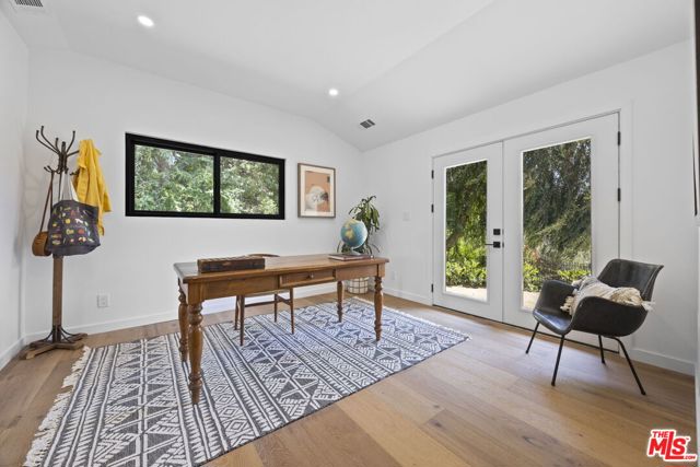1131 Rancho Drive, Ojai CA: https://media.crmls.org/mediaz/b3168820-3391-442b-b40c-4672ef322755.jpg