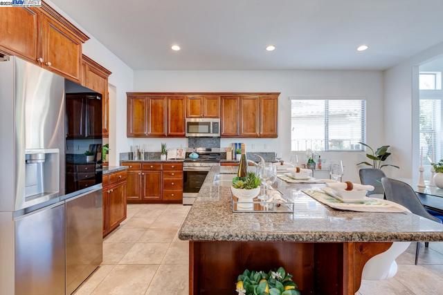 1440 Riva Trigoso Dr, Manteca CA: https://media.crmls.org/mediaz/b3170dab-d440-49f1-90a7-2262720a8124.jpg