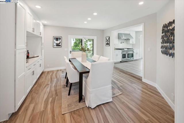 325 Bollinger Estates Ct, San Ramon CA: https://media.crmls.org/mediaz/b317ad40-8efb-4d0f-b943-c701e4e04ac7.jpg