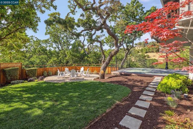 561 Morecroft Road, Lafayette CA: https://media.crmls.org/mediaz/b3186453-5af9-4b29-949d-29728abc0998.jpg