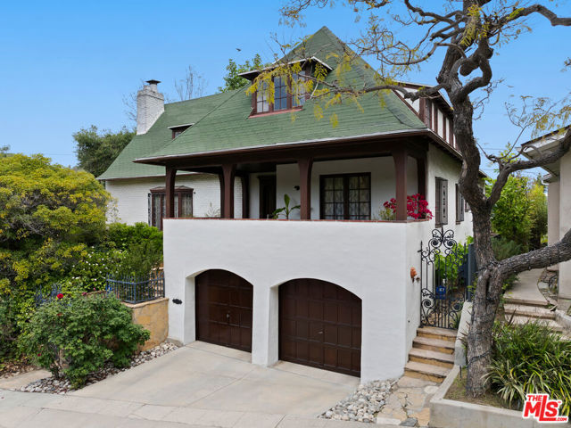 3806 Carnavon Way, Los Angeles CA: https://media.crmls.org/mediaz/b318845d-732b-4210-a345-b4a877524fd6.jpg