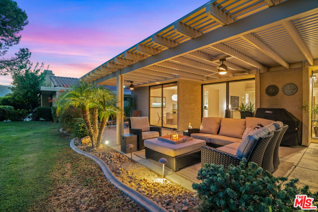 72305 Rodeo Way, Rancho Mirage CA: https://media.crmls.org/mediaz/b318ef8b-c2a9-4d57-8e76-405cd0902287.jpg