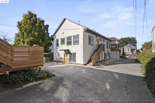1628 Tyler St, Berkeley CA: https://media.crmls.org/mediaz/b31970b7-5b0f-41c6-8fc5-b96a3f10088b.jpg