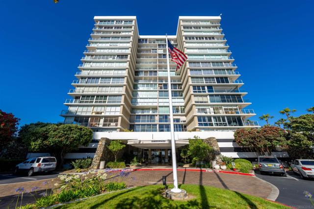 1820 Avenida Del Mundo, Coronado CA: https://media.crmls.org/mediaz/b31a4020-2f7f-4146-a332-47790dff4076.jpg