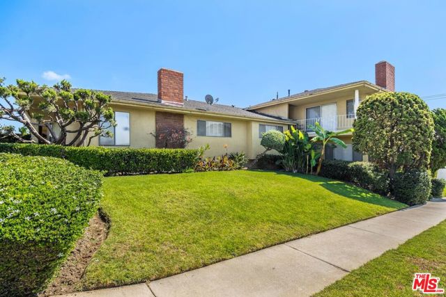 5804 S kings Road, Los Angeles CA: https://media.crmls.org/mediaz/b31b3be6-27ba-4158-82e9-da295dbb02f0.jpg