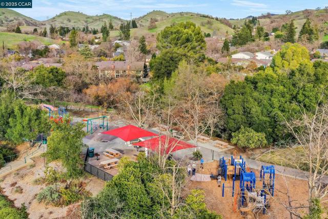 1092 Hillendale Ct, Walnut Creek CA: https://media.crmls.org/mediaz/b31bac3c-0815-4e71-ae83-6727b39594bf.jpg