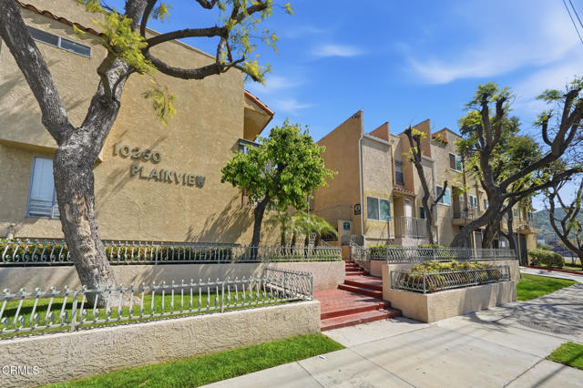 Detail Gallery Image 3 of 27 For 10260 Plainview Ave #12,  Los Angeles,  CA 91042 - 3 Beds | 2/1 Baths