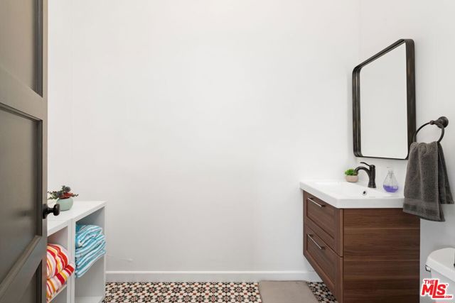 15257 Encanto Drive, Sherman Oaks CA: https://media.crmls.org/mediaz/b31c5875-8fd0-437a-bfa8-e7ba67cc433a.jpg