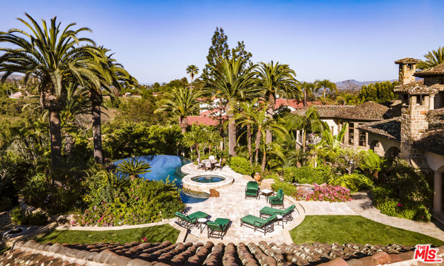 427 La Marina Drive, Camarillo CA: https://media.crmls.org/mediaz/b31d2a66-4ad4-450f-82db-a2211e3fb9c5.jpg