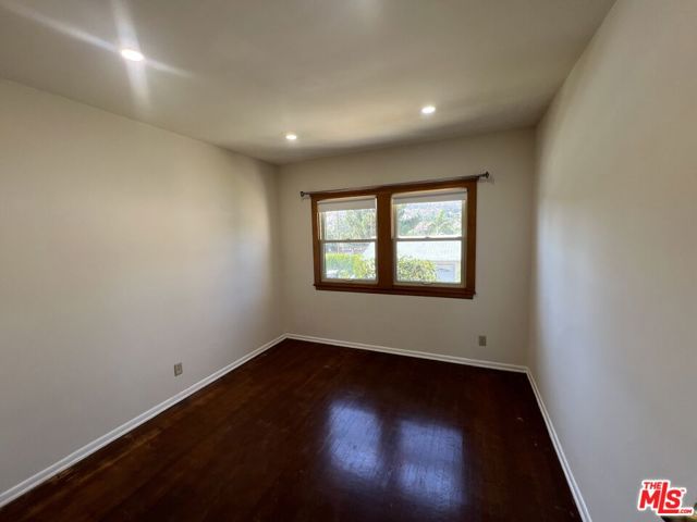 8361 Wentworth Street, Sunland CA: https://media.crmls.org/mediaz/b31d50b3-61e4-43dd-913a-71ebfc1cac13.jpg