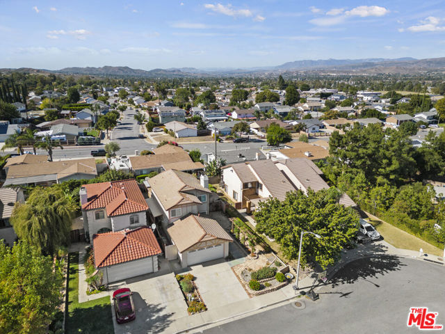 877 Chelsea Court, Simi Valley CA: https://media.crmls.org/mediaz/b31d5b3f-8cd7-4301-bb28-d11543821d01.jpg