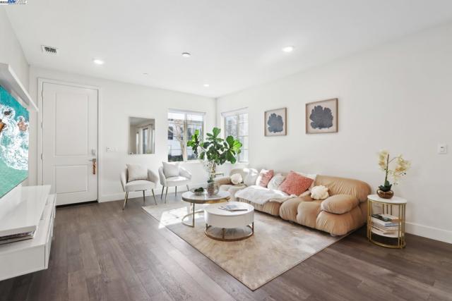 5623 Central Pkwy, Dublin CA: https://media.crmls.org/mediaz/b31dd49f-6dc9-4aa6-8f2f-1c438a4ccc20.jpg