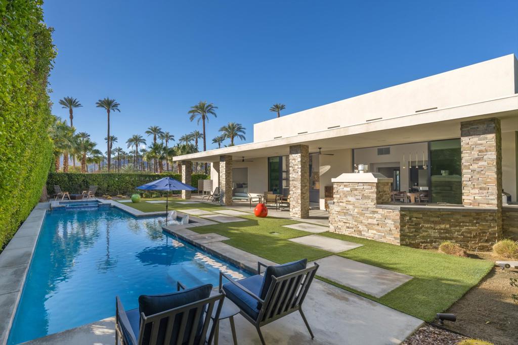 https://media.crmls.org/mediaz/b31e2c8b-bbed-4b23-bcde-255188883a3e.jpg?preset=X-Large