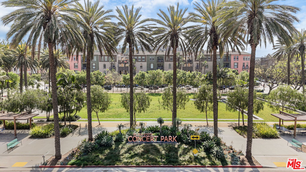 https://media.crmls.org/mediaz/b31f40de-706a-4e27-853e-142d4d9b1e41.jpg?preset=X-Large