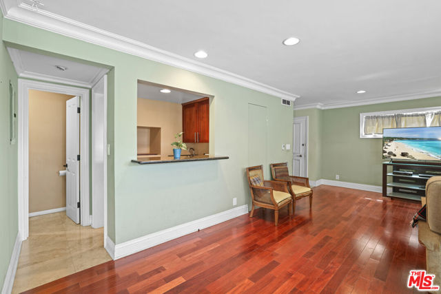 833 15th Street, Santa Monica CA: https://media.crmls.org/mediaz/b31f6393-c78e-423e-9dee-705f8ddf052b.jpg