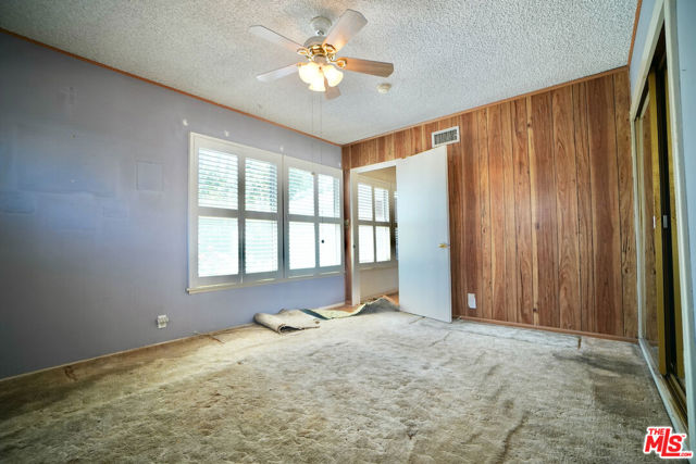 20621 VALERIO Street photo 8