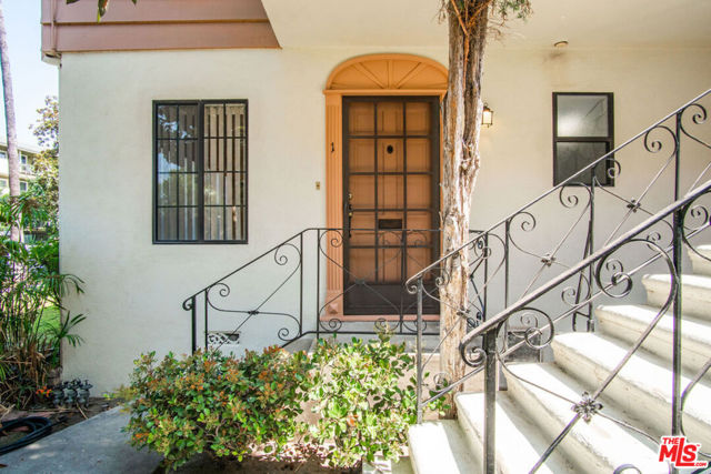 1124 San Rafael Avenue, Glendale CA: https://media.crmls.org/mediaz/b31fb81b-9ca2-4125-83ec-540251a6ef9c.jpg