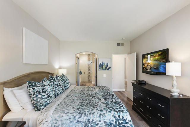 55459 Tanglewood, La Quinta CA: https://media.crmls.org/mediaz/b320553d-2576-4efb-824d-2eff14edd39f.jpg