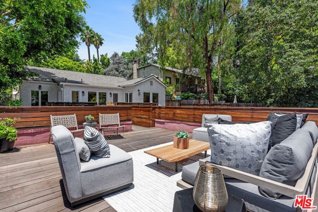 2116 Princeton Avenue, Los Angeles CA: https://media.crmls.org/mediaz/b3207822-ea0f-4dfc-82f3-824c9454a281.jpg