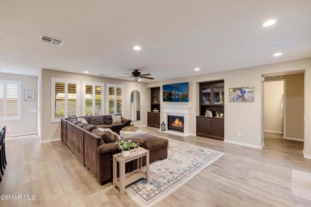 13170 Bent Grass Place, Moorpark CA: https://media.crmls.org/mediaz/b320ea72-078d-4e4a-9f01-08dca45424ae.jpg