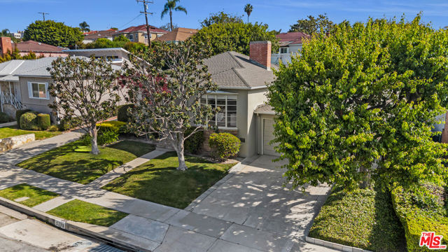 5248 Parkglen Avenue, Los Angeles CA: https://media.crmls.org/mediaz/b320ee45-965a-46bc-bc67-1b9877565203.jpg