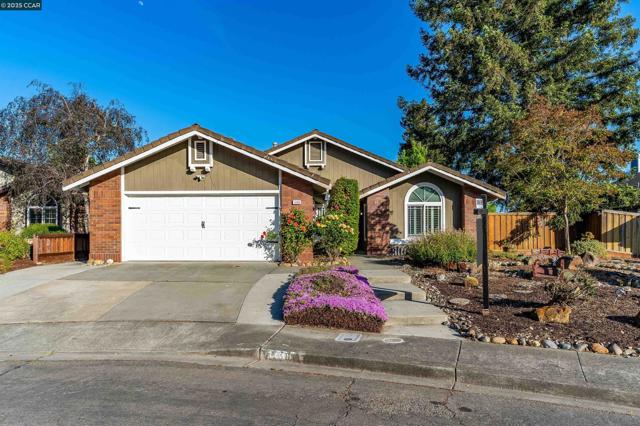 1438 Landahl Ct, Benicia CA: https://media.crmls.org/mediaz/b321393c-ad4a-4a22-8731-3b437f2960d0.jpg