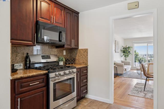 2643 99Th Ave, Oakland CA: https://media.crmls.org/mediaz/b3218f4e-118f-4a5b-a652-d95055ebeb6c.jpg