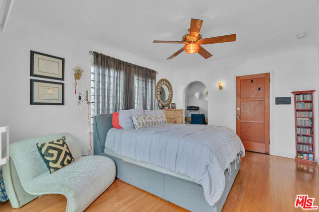 4183 6th Avenue, Los Angeles CA: https://media.crmls.org/mediaz/b3219f61-57c3-4587-b1b3-0367acff6649.jpg