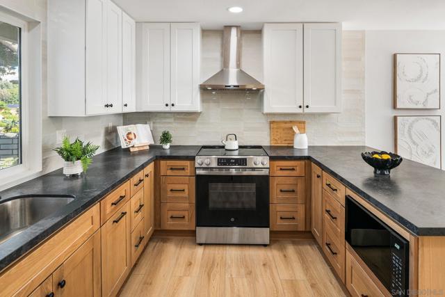 10437 Hermanos Rd, San Diego CA: https://media.crmls.org/mediaz/b321aa43-8975-4cb1-9247-232a2370a349.jpg