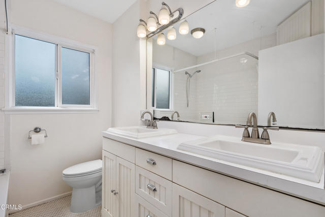 3860 Spad Place, Culver City CA: https://media.crmls.org/mediaz/b321b832-d137-4b80-9c0c-d2ee6253568e.jpg