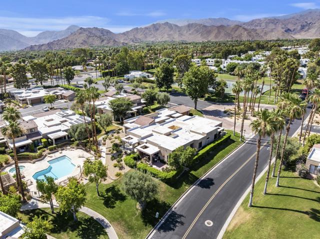 72416 Sommerset Drive, Palm Desert CA: https://media.crmls.org/mediaz/b321cf5a-88ac-4e92-bce6-dfb612f1a066.jpg