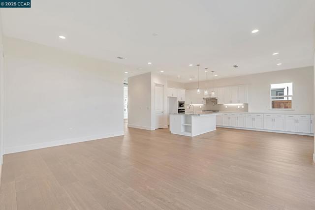 16166 Poulson Street, Lathrop CA: https://media.crmls.org/mediaz/b3222373-e48c-4a15-a527-67e6ba6c911f.jpg