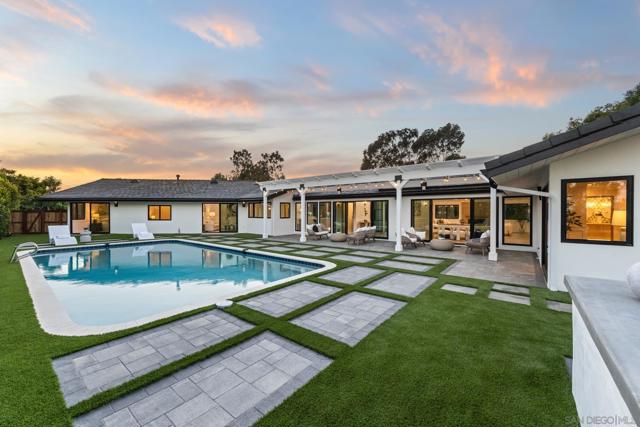 2975 Woodford Drive, La Jolla CA: https://media.crmls.org/mediaz/b3224986-3c84-45e7-9b47-e6e354694062.jpg