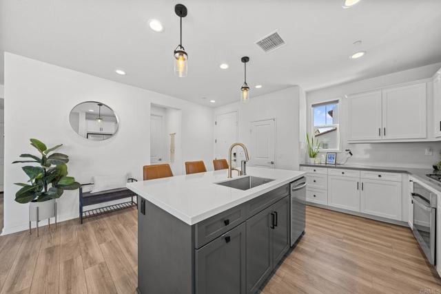 Detail Gallery Image 4 of 29 For 45218 via Vela, Temecula,  CA 92592 - 3 Beds | 2/1 Baths