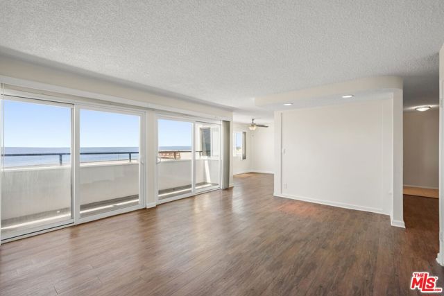 18002 Coastline Drive, Malibu CA: https://media.crmls.org/mediaz/b322d4ce-ff82-443c-9766-f579a1cfffe4.jpg