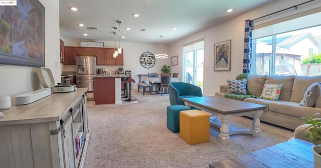 5305 Mcdowell Valley Ln, Antioch CA: https://media.crmls.org/mediaz/b322e0f8-f576-4dc9-abbb-7cf6e71fc6c2.jpg