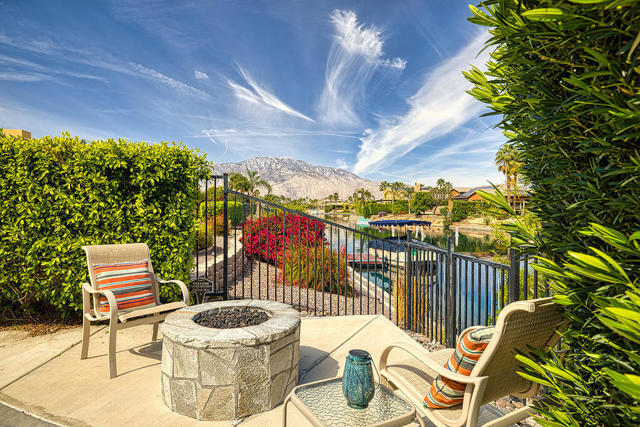 14 Via Santo Tomas Drive, Rancho Mirage CA: https://media.crmls.org/mediaz/b3231520-d2d6-4fd6-a7fb-b1018fa881f8.jpg