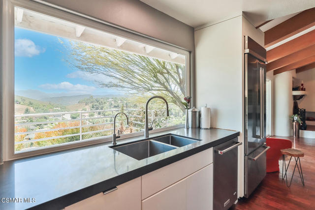 1117 Woodridge Avenue, Thousand Oaks CA: https://media.crmls.org/mediaz/b323ccd4-2cf8-4979-9966-ee18d69a08b7.jpg