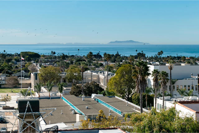 2167 Palomar Avenue, Ventura CA: https://media.crmls.org/mediaz/b323e119-c1c7-4ee7-aa48-7fa4f683a257.jpg